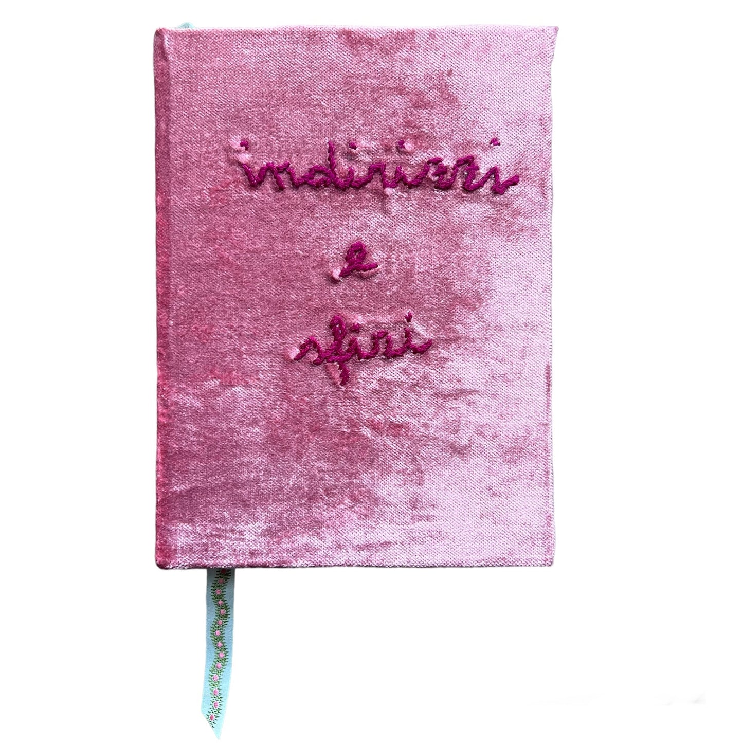 quaderno in velluto rosa peonia ricamato a mano "indirizzi e sfizi"