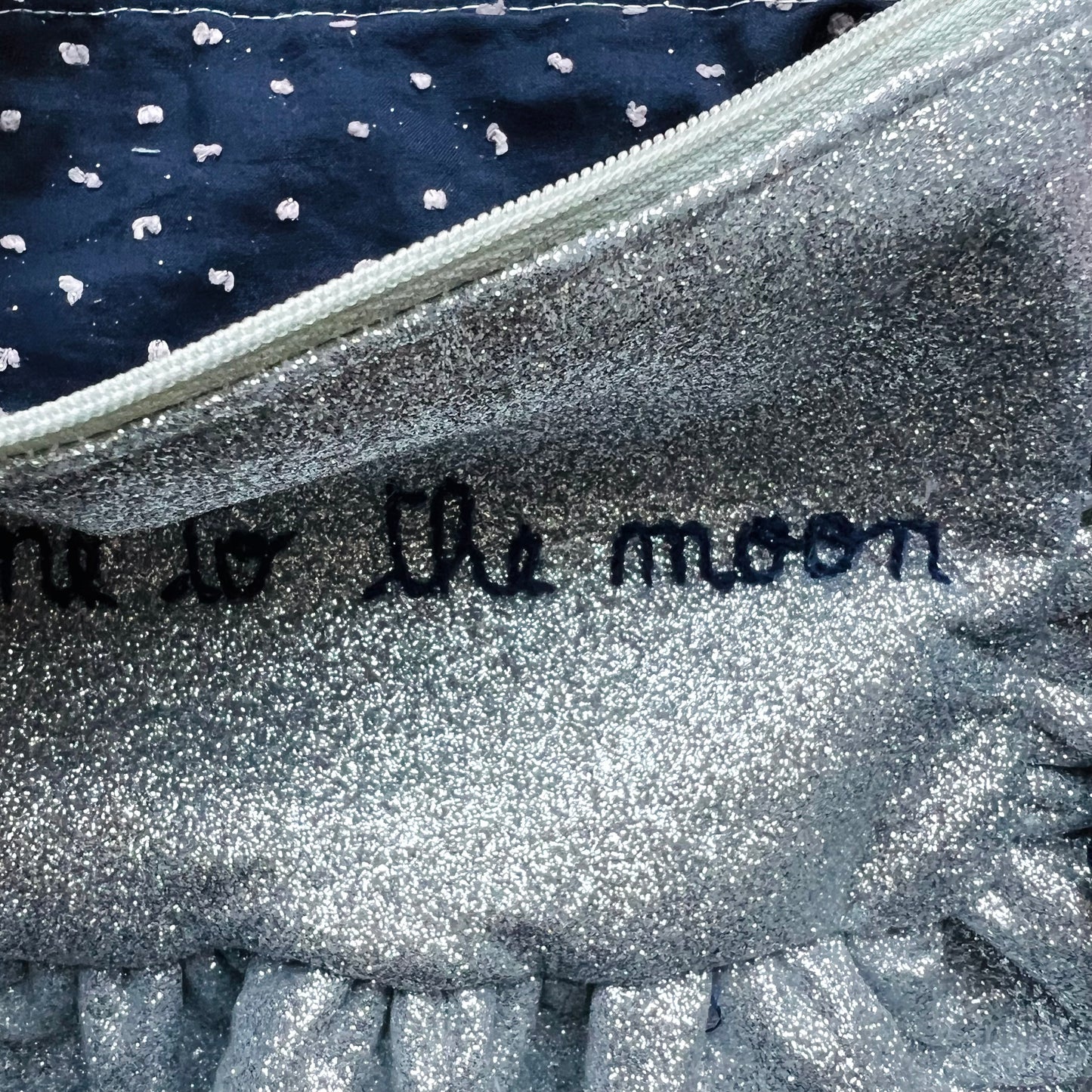 bustina milleusi in panno lame' argento "fly me to the moon" ricamata a mano