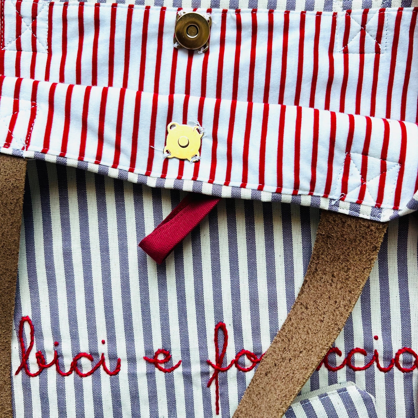 shopping bag righine lavanda “bici e focaccia” ricamata a mano