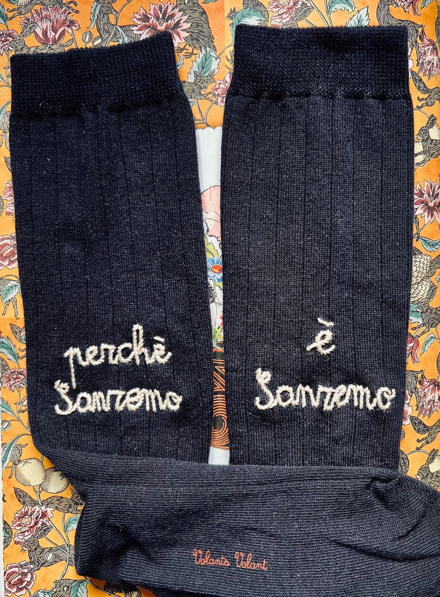 calzini blu navy “ perché Sanremo e’ Sanremo” ricamati a mano