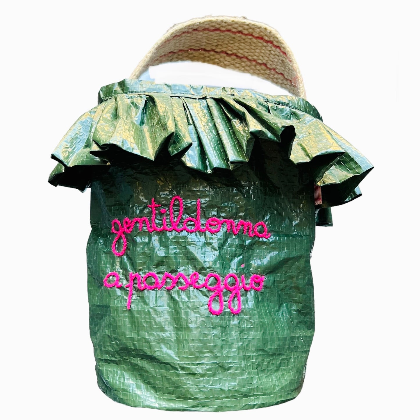 borsa a mano porta fiori e piante " gentildonna a passeggio" ricamata a mano in fucsia