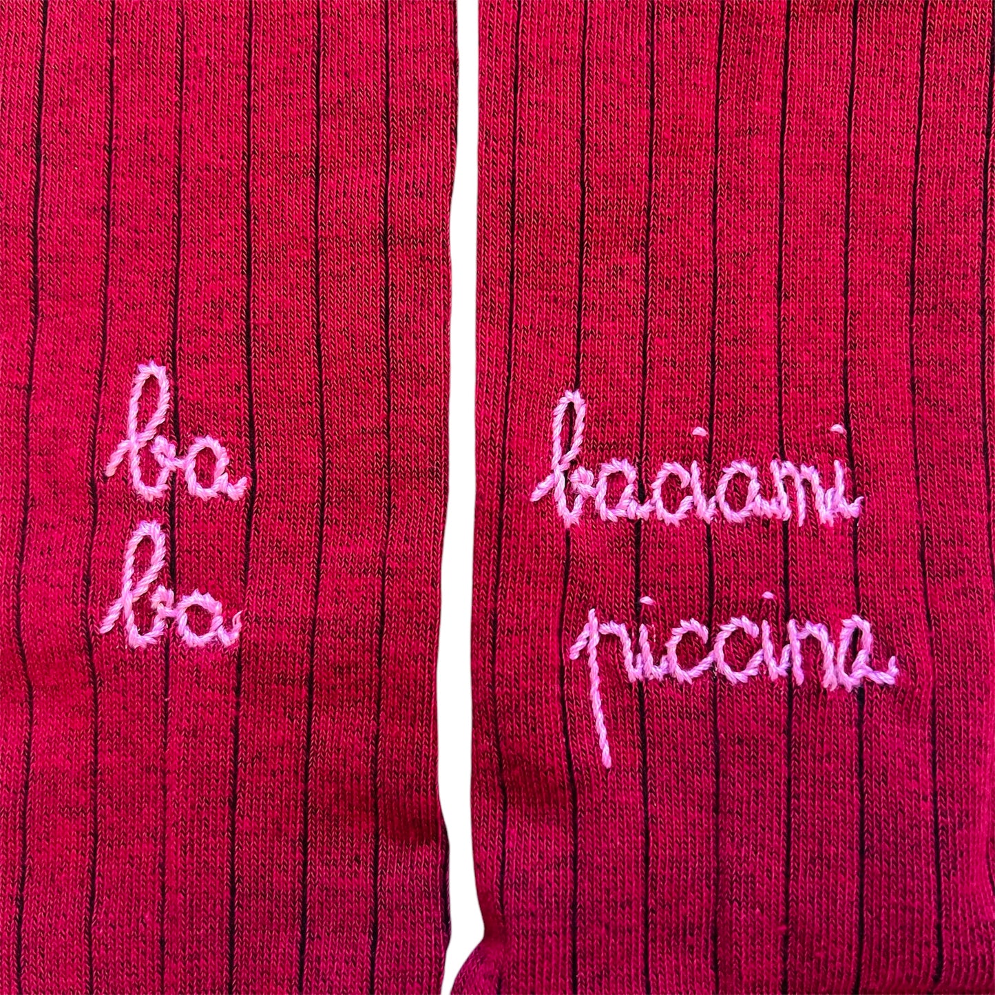calzini in cotone a coste "ba ba baciami piccina" ricamati a mano