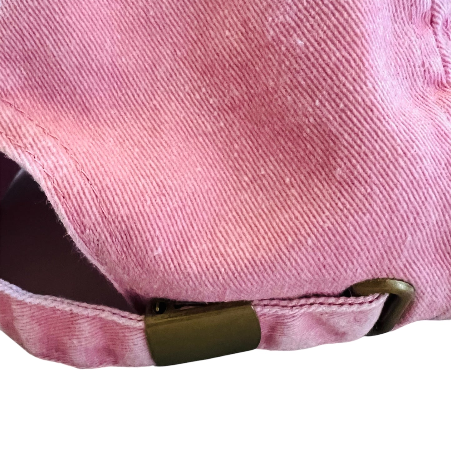 cappello con visiera rosa stone washed "sea you soon" ricamato a mano