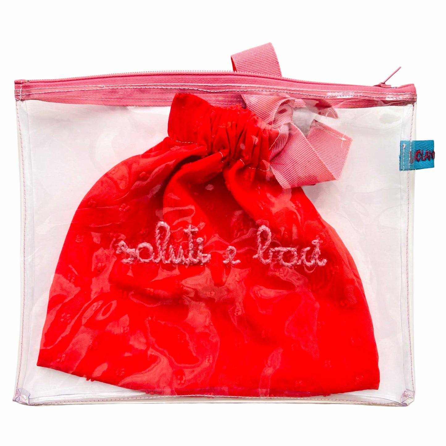 Bustina in pvc "saluti e baci"ricamata a mano con sacchetto estraibile in cotone plumetis corallo