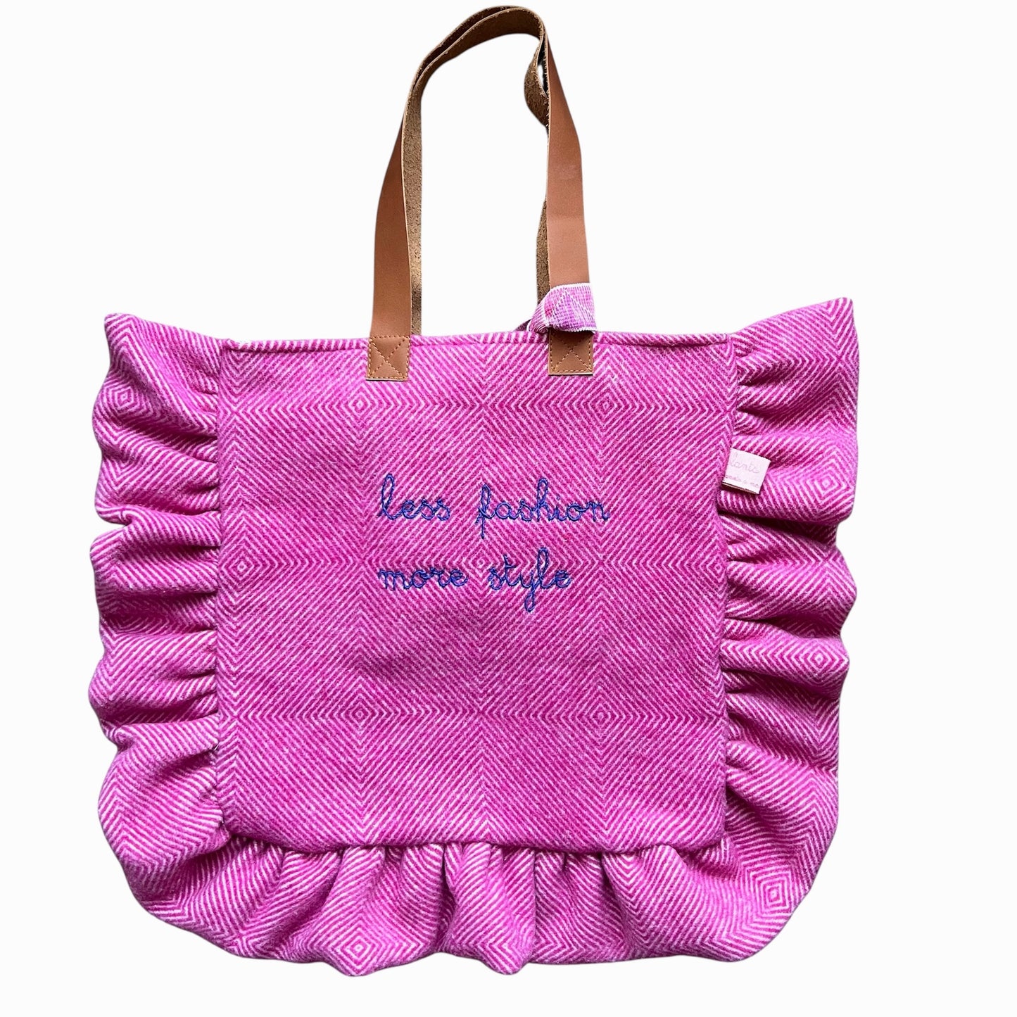shopping bag in plaid di lana spigata rosa peonia "less fashion more style” ricamata a mano