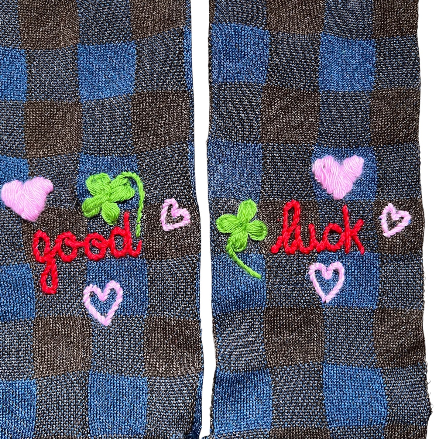 Calzini vichy in filo di Scozia “good luck” con quadrifogli e cuori ricamati a mano