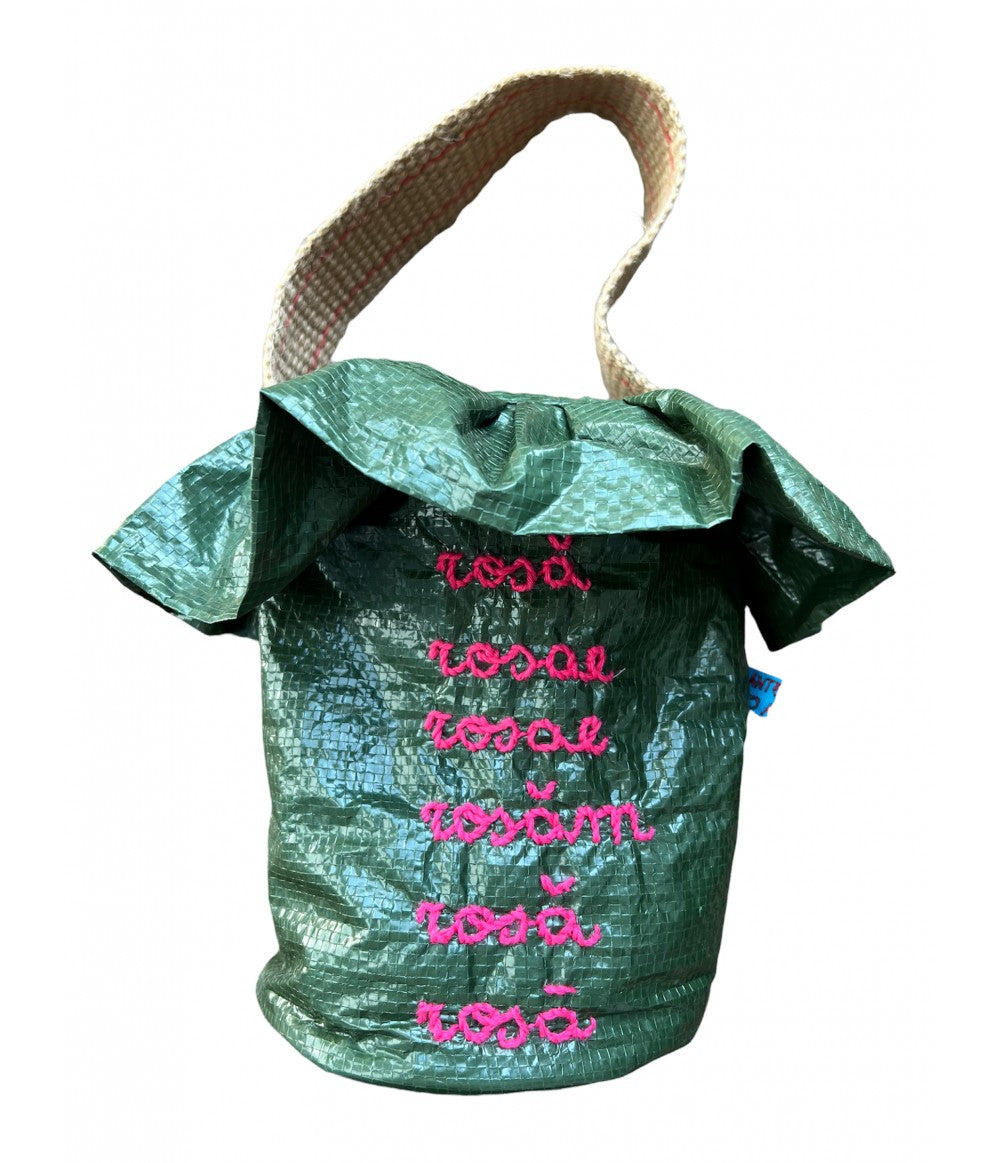 borsa a mano porta fiori e piante "rosa rosae.." ricamata a mano fucsia
