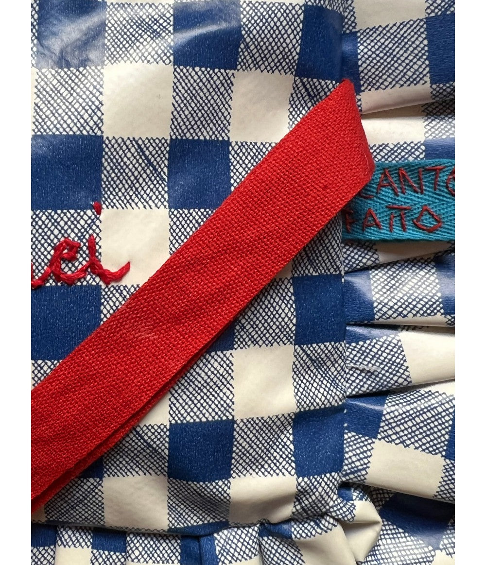 bustina mille usi tessuto cerato quadretti vichy bluette " saluti e baci" ricamata a mano