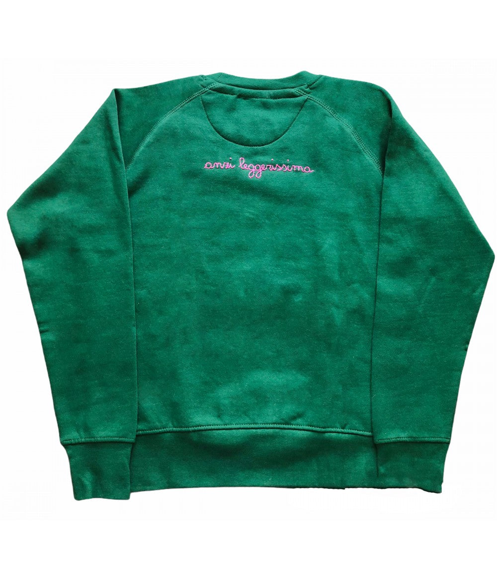 felpa verde ricamata a mano davanti e dietro "metti un po' di musica leggera perche' ho voglia di niente/anzi leggerissima" in rosa