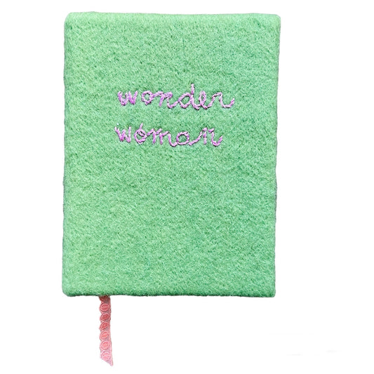 quaderno in plaid di lana verde mela ricamato a mano "wonder woman"