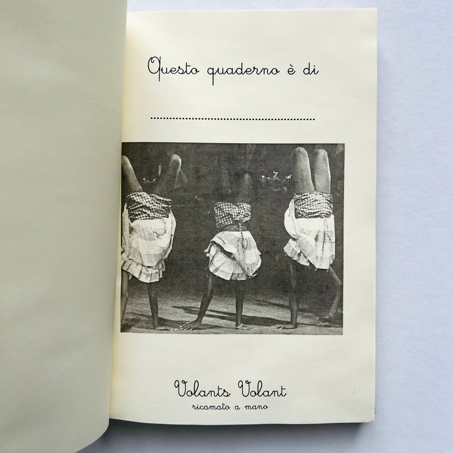 quaderno in panno di lana check a quadri nero/panna "parole parole parole" ricamato a mano