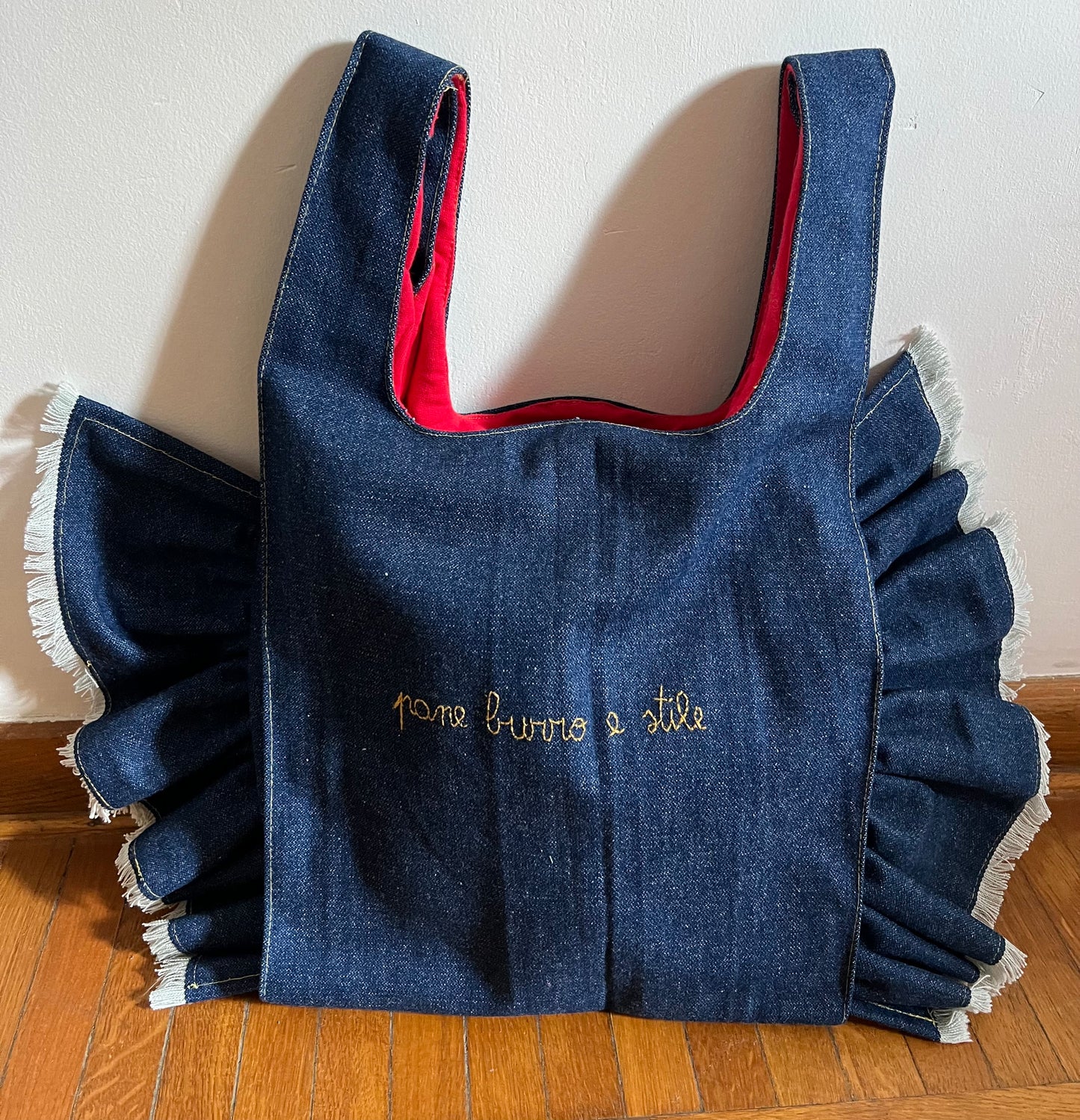 Borsa a mano in Denim “ pane burro e stile” ricamata a mano