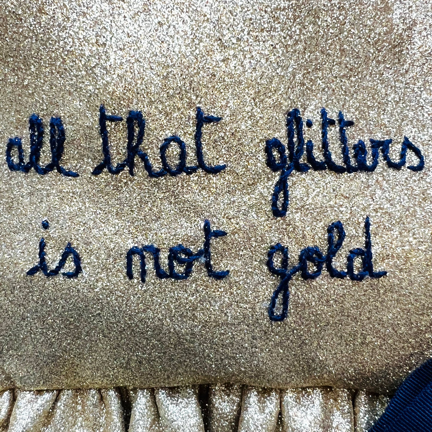 bustina milleusi in panno lame' oro "all that glitters is not gold" ricamata a mano