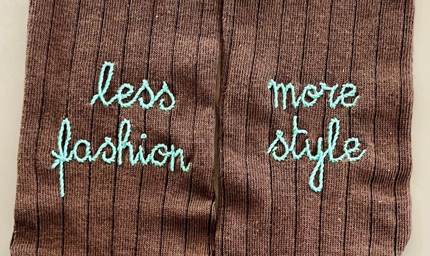 calze marrone cioccolato costa piatta "less fashion more style" ricamate a mano