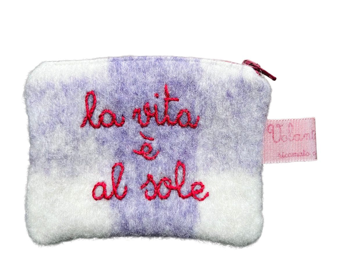 bustina in plaid a quadri lilla"la vita e' al sole" ricamata a mano