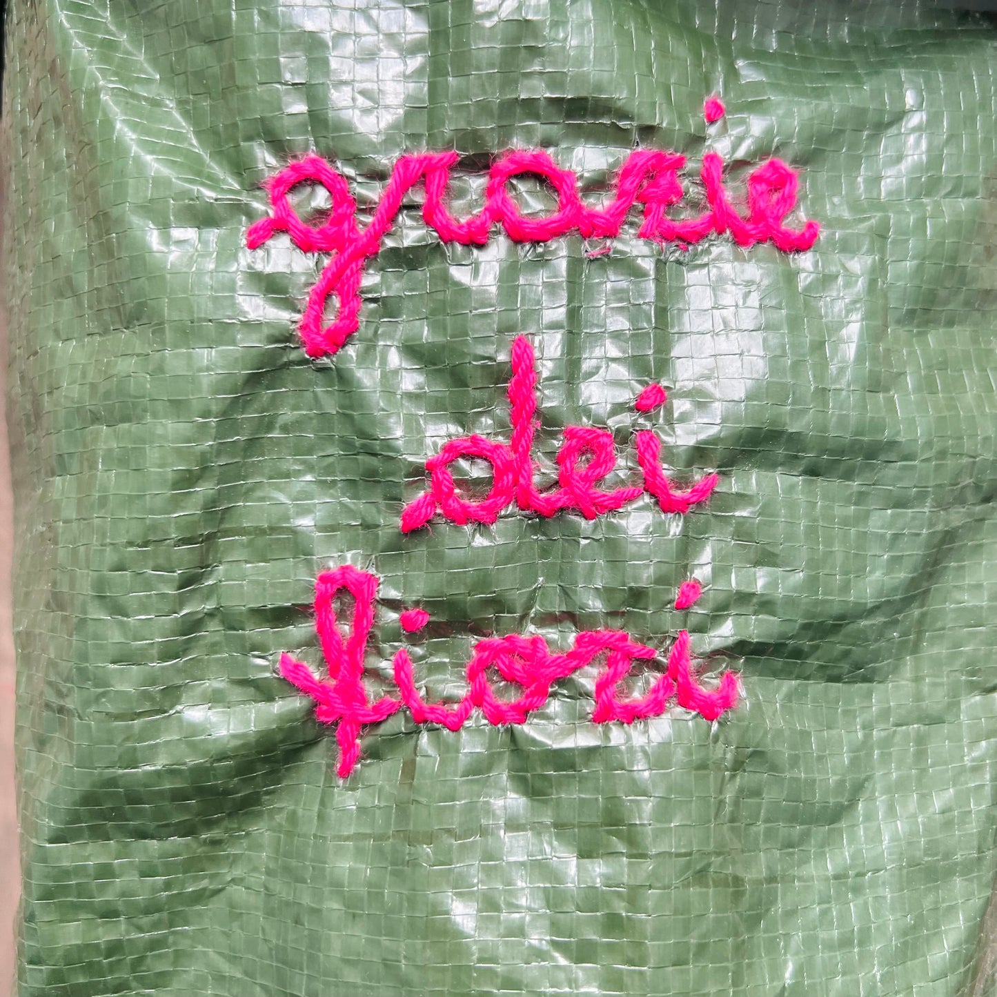 deliziosa borsa per fiori o piantine "grazie dei fiori" ricamo fucsia