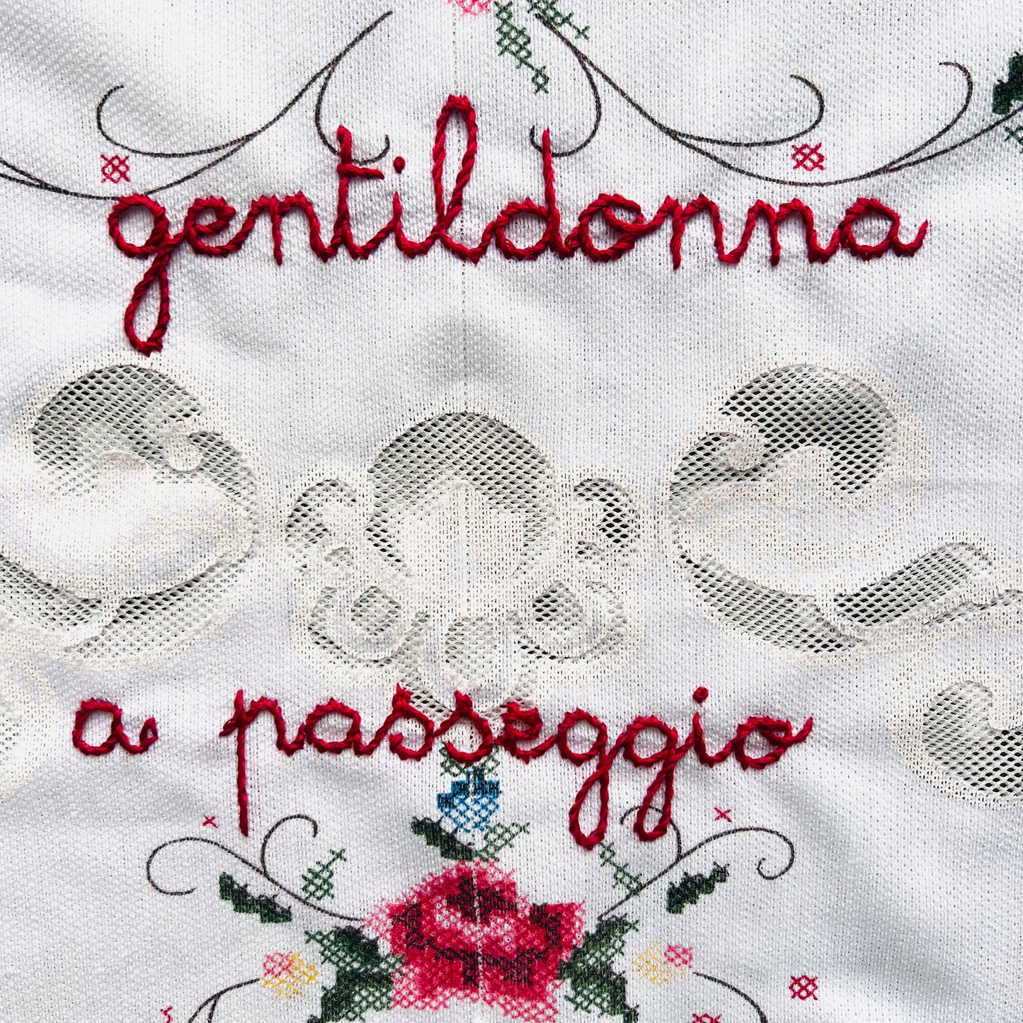 shopping bag con inserti in pizzo “gentildonna a passeggio” ricamata a mano