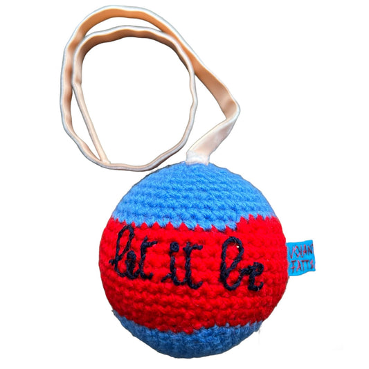 palla in lana bicolore azzurro/rosso “ let it be” ricamata a mano