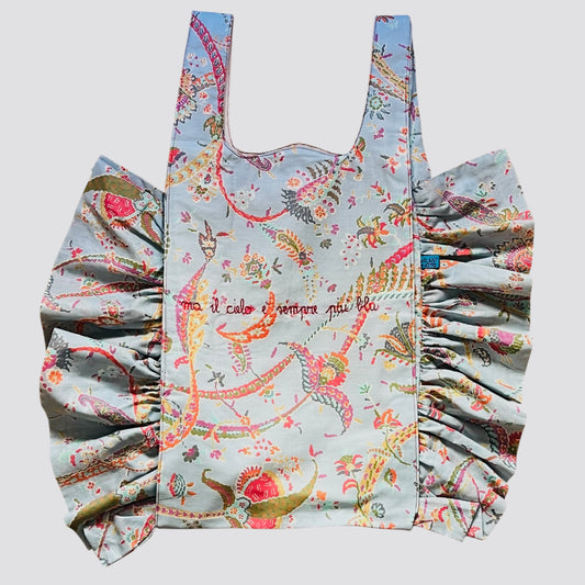 Borsa maxi a mano celeste “ ma il cielo e’ sempre più blu “ ricamata a mano