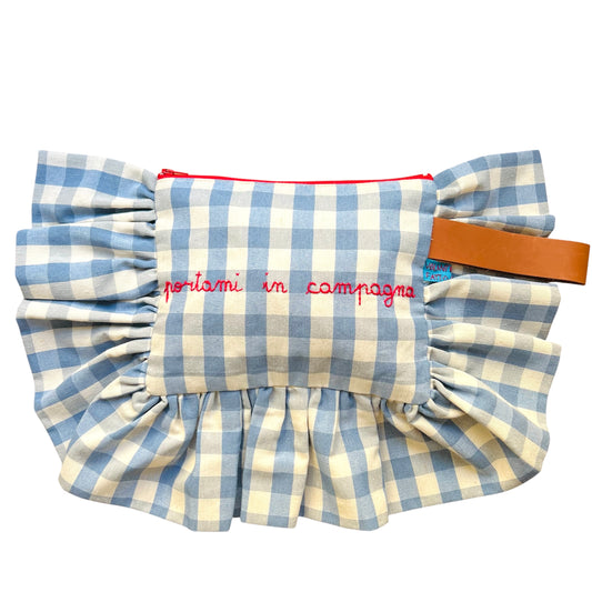 pochette a quadretti azzurri “ portami in campagna” ricamata a mano