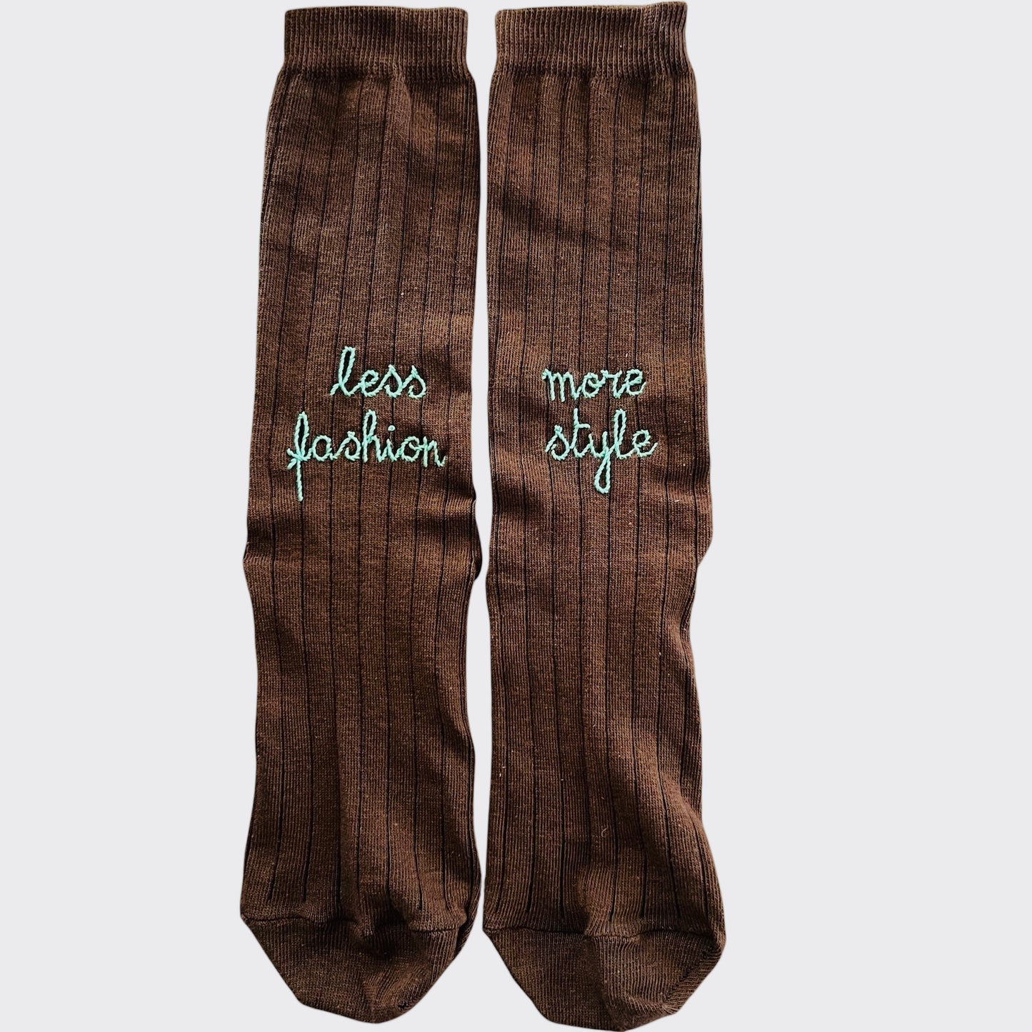 calze marrone cioccolato costa piatta "less fashion more style" ricamate a mano
