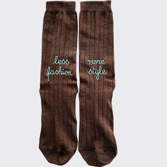 calze marrone cioccolato costa piatta "less fashion more style" ricamate a mano