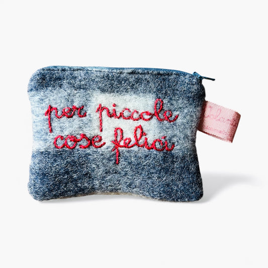 bustina maxi quadri plaid vichy blu "per piccole cose felici" ricamata a mano