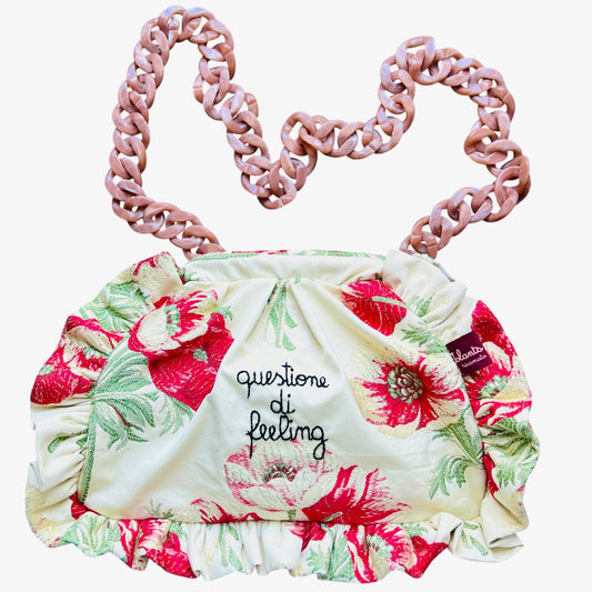 Borsa con tracolla staccabile in prezioso tessuto Boussac vintage papaveri “questione di feeling" ricamata a mano con rouches