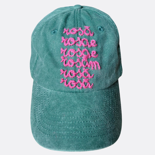 cappello verde stone washed “rosa rosae…” ricamato a mano