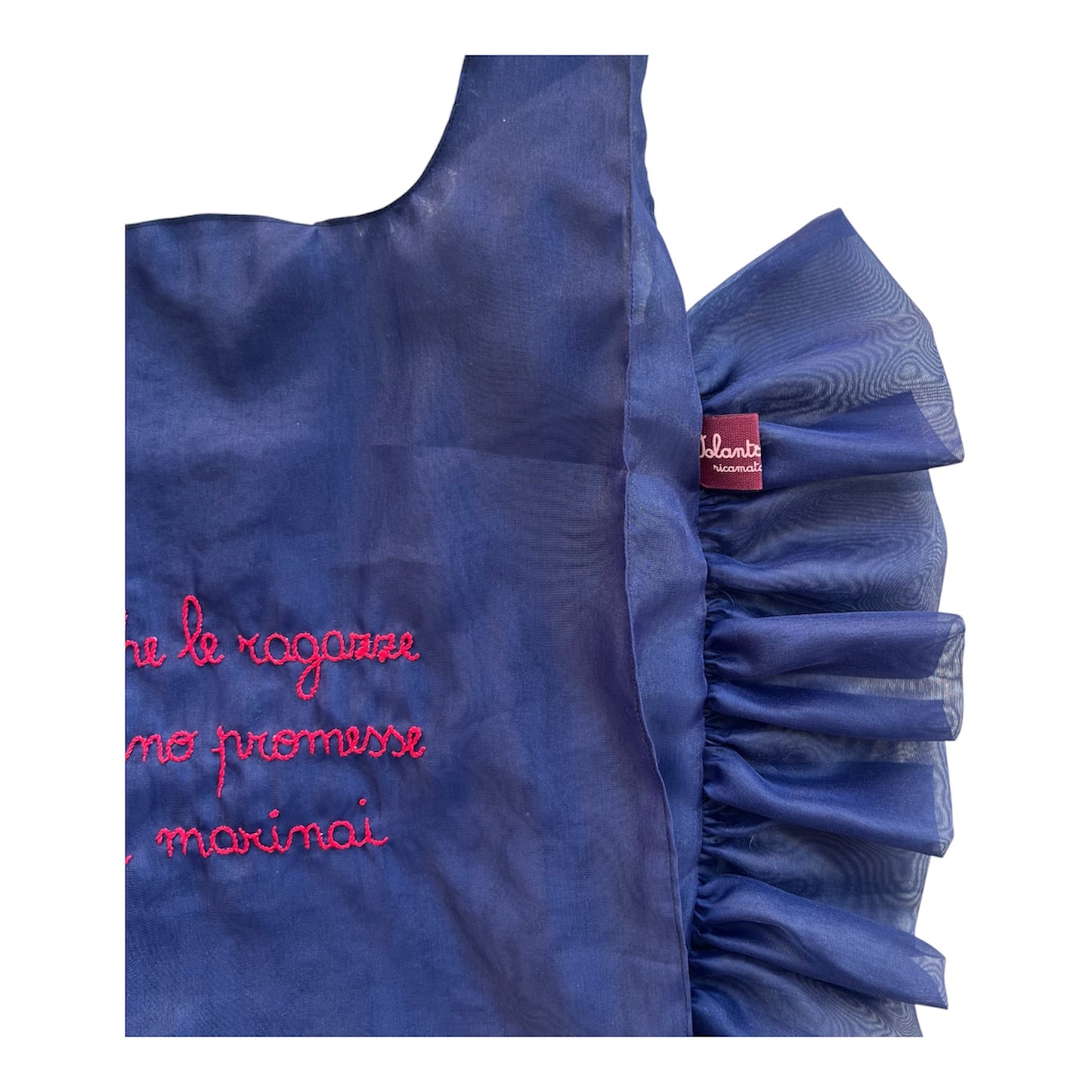 Borsa a mano in organza blu navy “anche le ragazze fanno promesse da marinai” ricamata a mano